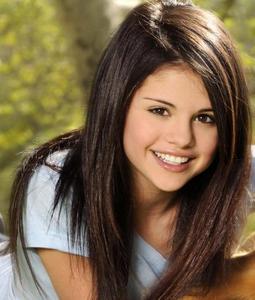  this is the best pic of selena which i have!