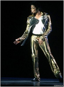 Me me I do!!!! :D
I'd like to know where they keep the Gold Pants and I WANT THEM!