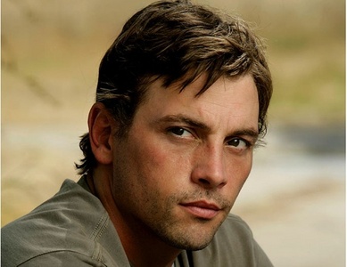  Mine is not a singer. Skeet Ulrich ( Scream/Law and Order LA). I wish I could be his girlfriend for a day. atau marry him for a day. My singer though would be Britney Spears atau Katy Perry.