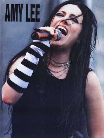 ♥Amy Lee♥ (i प्यार her voice sooo fucking much!!!) बियॉन्से (one of the strongest voices ever!) Christina Aguilera (a damn strong voice!)