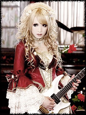  Hizaki. He looks like a live porcellana, in porcellana doll. So meeting him would most definitely be interesting ^^