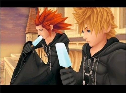  Name: Axel Age: 17 BIO: Axel's real name is Lea. His organization name is Axel. Yes he is in an organization. It's called Organization XIII. All in the organization have special powers. Axel's element is fire. Personality: A sexy kind of friendly kind of not man. Fave Sport: Football Least Fave Sport: サッカー Best Sport: テニス Worst sport: バスケットボール, バスケット ボール Strengths: Setting things on 火災, 火 Weaknesses: Being hit with a keyblade Pic または discprition of how they look: