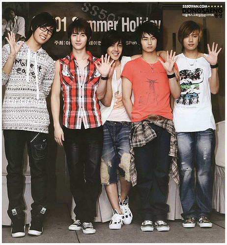  SS501 members: KIM HYUN JOONG he is the leader.. HEO YOUNG SAENG KIM KYU JONG KIM HYUNG JOON PARK JUNG MIN Here are some of their pictures..