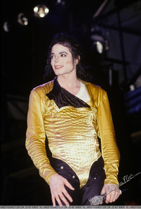  I 사랑 it!!! and I'm sure that Michael loves it too.. is so sparkly!!!! :)) he's stunning, amazing...♥