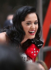  Katy Perry! <3 :D Ain't this a cute pic? :)