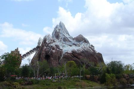  The amazing Roller Coaster from Animal Kingdom in ディズニー (Orlando)!!!!!!!! The "Expedition Everest" XD!! My sister was so scared in the picture!! lol :D