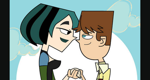  Gwen and Cody should totally hook up! At first I thought Gwen and Duncan would be good together, but Duncan is sooo stupid. So.... GWEN AND CODY ARE SOOOOO CUTE TOGETHER!