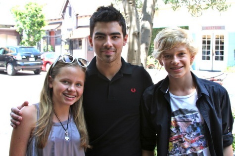 Hey! I love this picture of the two of you with JOE JONAS!!! Although my favorite star is Cody Simpson and Alli Simpson!!