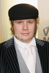  IT's a pic of my Liebe Patrick Stump!!....I Liebe him...and he's mine so....STAY AWAY FROM HIM oder BE CHOKED 2 DEATH!!!!.....Thank Du :2