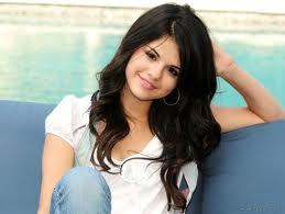 i love this pic 'cause selena gomez looks really pretty! =D