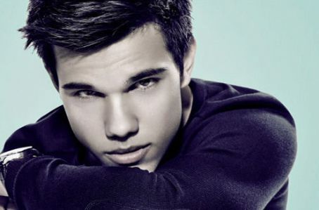 Taylor Lautner.Dudes look at this picture