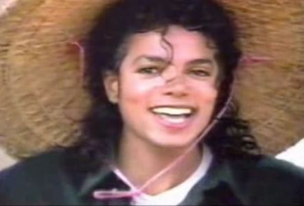  I'm a very very very BIG peminat of Michael Jackson!! and because I Cinta Michael so much and because my nickname is Nikki my nama pengguna is 'NikkiLovesMJ' ^^