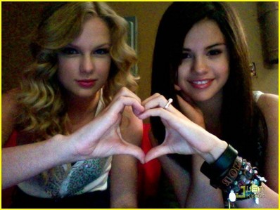 here's mine :)
Selena and Taylor Swift
