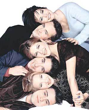  I think that pergunta means that friends have enough fãs to share the show all over the world. If it means that,I think that it does have lots of fãs all over the world. I`m from Argentina and here lots of people have watched the show