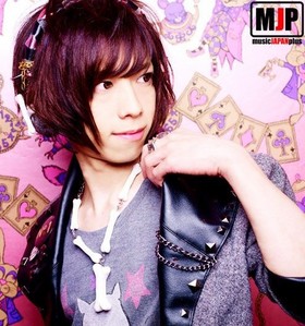  Shinpei. I प्यार drummers! Takeru would have to be my सेकंड favorite. Oh and the reason I like drummers so much is because my dads a drummer.