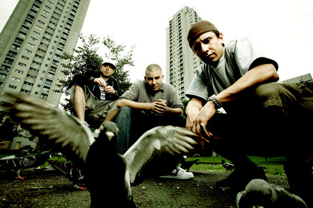  Friggin' Eso. (Bliss n Eso) Guy in the middle.