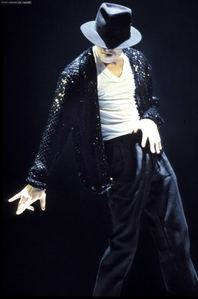  I 爱情 so much the Billie Jean outfit too!!! :)))) EPIC!! so sexy and hot!!!!!!♥♥♥