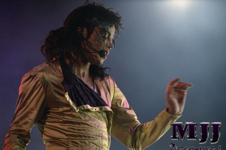  mjphotoscollectors, MJJDreamers, mjjpictures.com .. these sites have soo many great and rare pics!!!