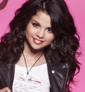 Selena!<3 and Demi too!^^