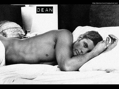 look at the picture some risposte above(peterslover) and then look at this!it is the exact sme!same letto same posture same everything except the face!either it is an incredible coincidence o one has been doctored commento on this guyz.i think both of them are hot but doctoring foto is just sick! BTW this is Jensen Ackles and PS i am not blaming o accusing anyone