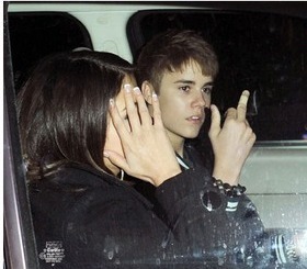 Oh, that's who Justin was flipping off in this picture.
