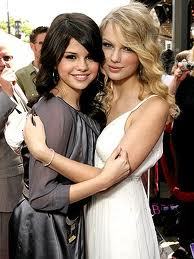  Taylor 迅速, スウィフト または Selena Gomez...heres a pic of both of 'em!