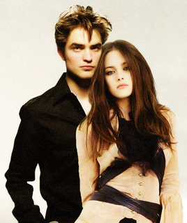  OF COURSE IT WOULD BE EDWARD!! i mean i like jacob but if u pissed him off he could hurt u really bad. like dat woman in twilight had scratches all on the side of her face ughh....ima stop....but anyway im almost done with breaking dawn ITS SOOO GOOD!!! SO GOOD I HAVE DREAMS OF RENESMEE EDWARD AND BELLA. oh yea one time i had a dream dat victoria was chasing me around my house ahhhh..nevermind im stopping rite now...