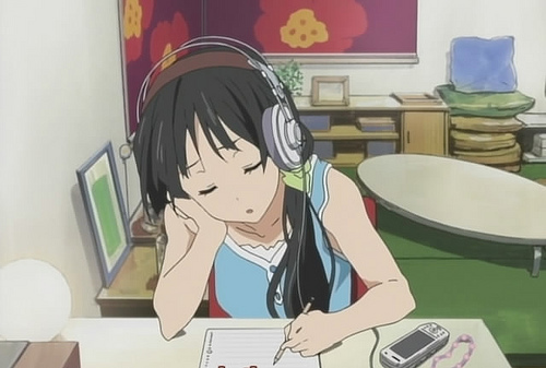  What about [b]Mio Akiyama[/b] from K-On! ?? She is left-handed ऐनीमे character. :D