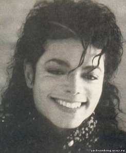  I like both singers but I have to choose Michael ♥ He's the best!