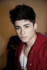 put this pic as the background in electric blue and put words under his face, (so we can see him, ma baby!) saying " Zayn join our club, luv u babez wish 2 see u again!!!!! xxxxxxxxxxxx <3<3<3<3<3<3<3