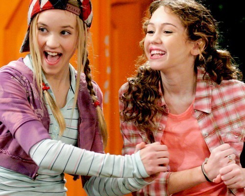 which one u like
http://www.fanpop.com/spots/miley-and-lily/images/8511333/title/emily-miley-photo