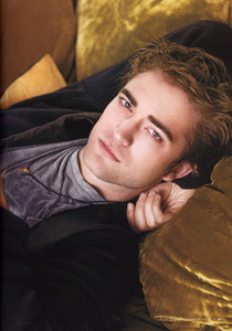 "ROBsessed" website its really cool :)

i love rob <3