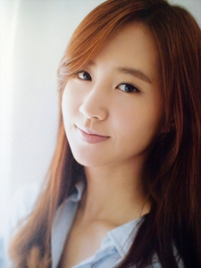  Personally I think Yuri is prettier. ^^