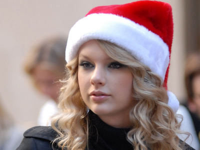 Taylor wearing Christmas cap she look so cute:)
