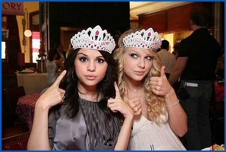 Taylor and Selena wearing princess crowns. :>