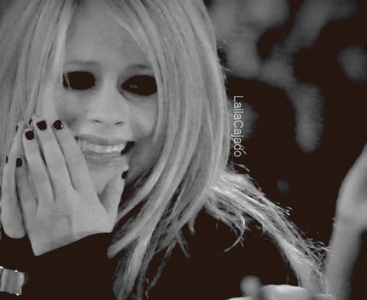  Avril Lavigne. My Family. My close friends.