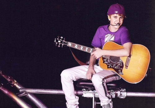  I amor this one, hes sooooo cute here :D I amor tu Justin <33
