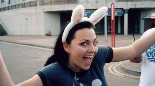  Amy lee she is my 最喜爱的 singer and she is funny and she is a nice person too