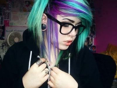  I want to dye my hair blue and purple maybe sort of like this but thêm blue than green.