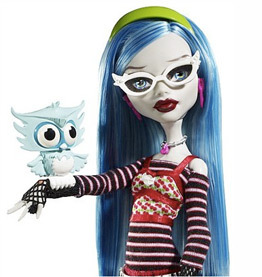  I want the Ghoulia Yelps one so bad because I love her, she's my پسندیدہ character, and the doll is so cute and cool. But the chances of me getting it are sadly low, so I will have to wait till Christmas یا my birthday to get it.