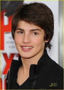 I'm in love with Gregg Sulkin i just love guys with British accents! <3

