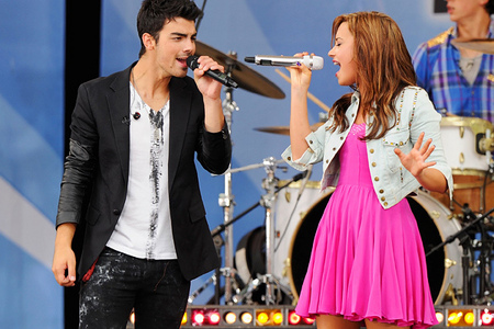  Did आप watch the Cast of Camp Rock 2 on Good Morning America?