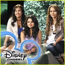  who do आप think is a better friend to seleana , demi या miley ?