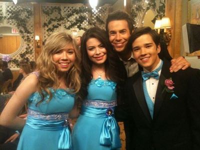  Do you like Miranda or Jennette with Nathan?