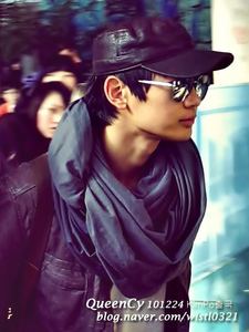  i want to hangout with MINHO!!!!!because i Amore him veri much!!! i want to korea and malaysia with him . i hope my dream come true......