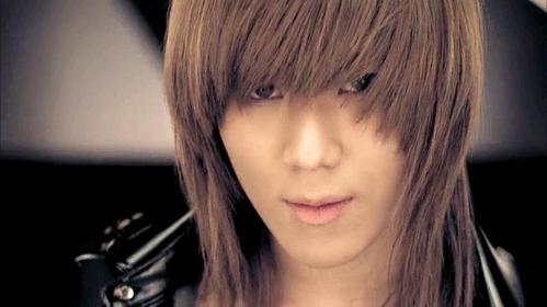  well I really liked his Lucifer hair style cuz it was sexy and sweet at the same time ^_*...here it goes Tae pic ^^ ~daNa~