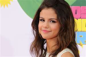 i have the same hair as selena no joke this one is my favourite selena style
