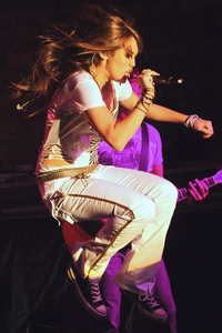  Here my: 1. http://fc06.deviantart.net/fs70/f/2010/026/0/6/Miley_Cyrus_Jump_by_JeanLuis13.jpg 2.