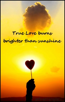  If bạn can't read what it says: True tình yêu burns brighter than sunshine.