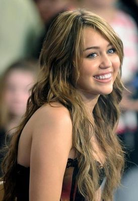 I LOVE EVERYTHING ABOUT THE GOURGEOUS MILEY CYRUS!